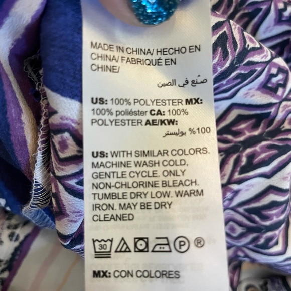 Chicos size 0 light, flowy blouse.   Flattering on. - Picture 5 of 5